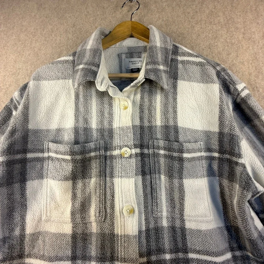 American Eagle Plaid Fleece Shacket Mens Medium Grey White Button Front Jacket